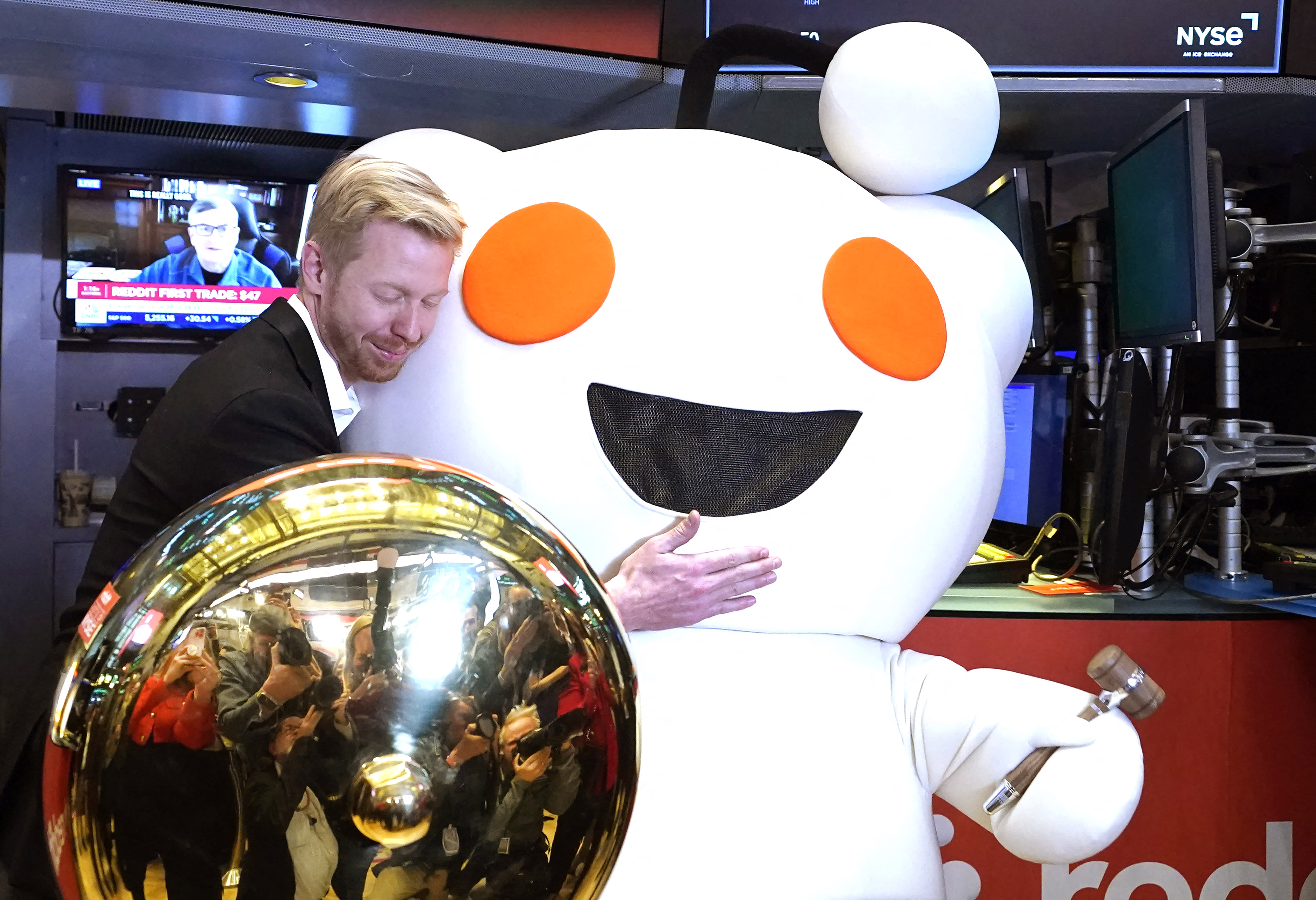 Shares of Reddit rose 30% to start the week following the social media company's IPO