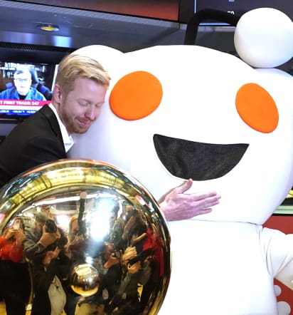 Reddit shares soar 14% after company reports revenue pop in first earnings report 