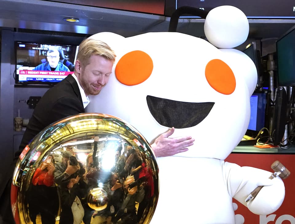 Reddit shares soar almost 20% after company reports revenue pop in debut earnings report 