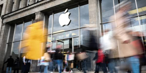 Jim Cramer says Apple stock could go even lower but sees plenty of reasons it shouldn't stay down