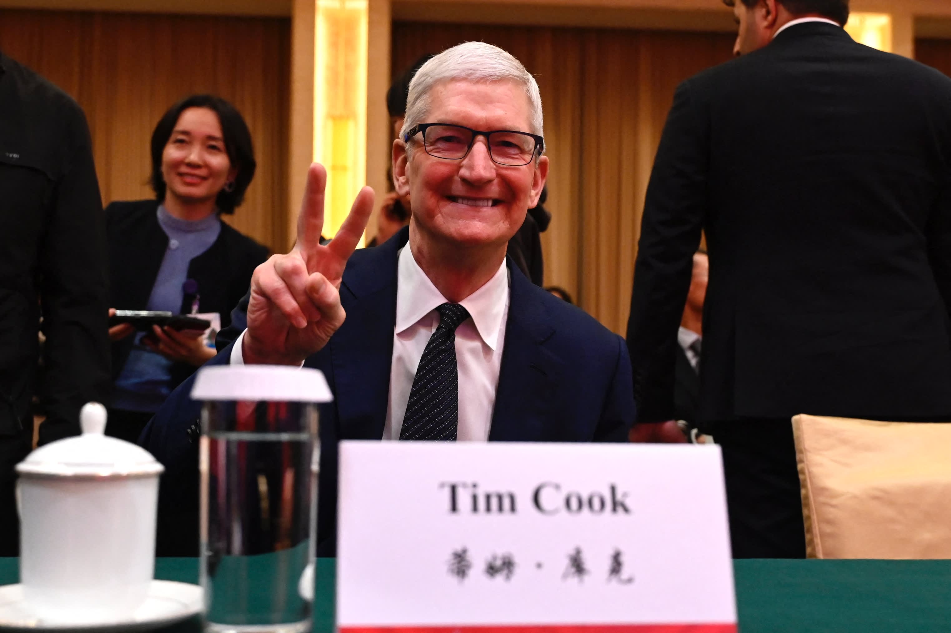 Tim Cook, Apple'ın Vision Pro'yu bu yıl Çin'de piyasaya süreceğini söyledi