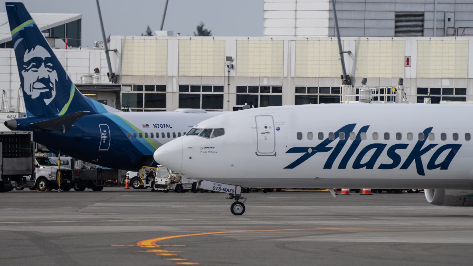 Alaska Airlines 2024 forecast tops estimates after loss from Boeing Max grounding