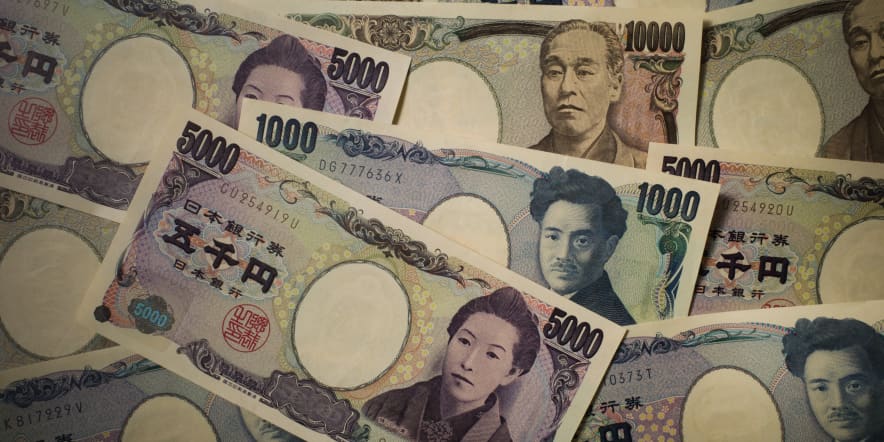 Yen poised for best week in over a year; dollar waits on U.S. jobs data