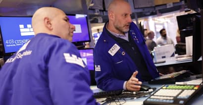 Wall Street heads into week ahead on edge as traders brace for earnings, data