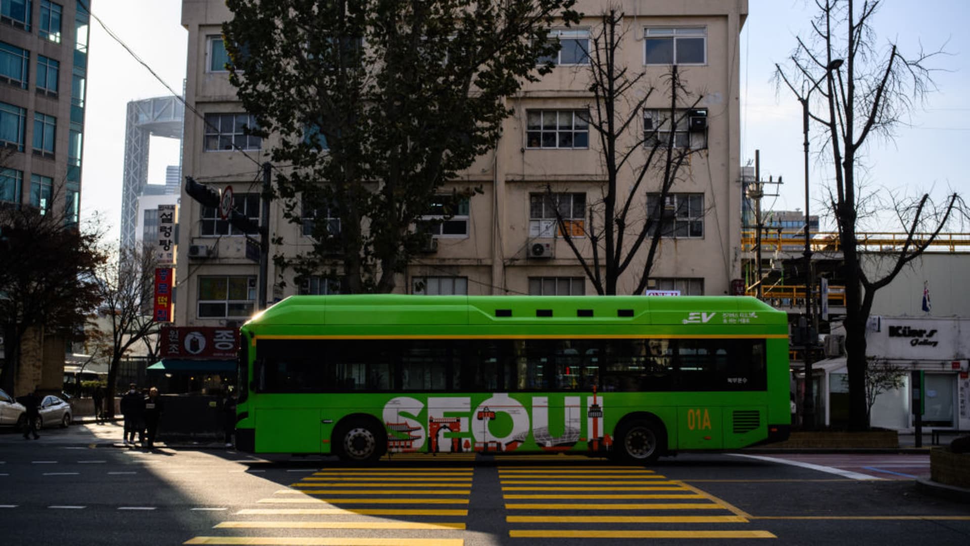 Seoul bus motorists strike around fork out, snarling commute in South Korean money