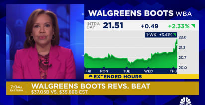 Walgreens tops quarterly revenue estimates, but narrows profit outlook in ‘challenging’ economy