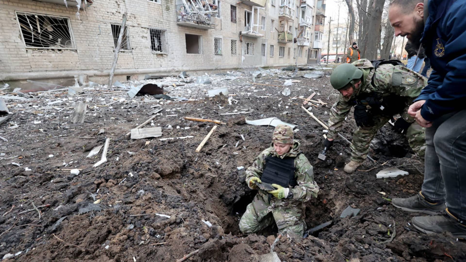Experts are collecting debris of a modernized UMPB D-30 guided bomb used by Russian troops to strike a residential area in the Shevchenkivskyi district of Kharkiv, northeastern Ukraine, on March 27, 2024. 