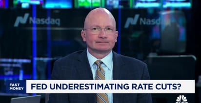 Buy stocks on weakness that typically benefit from rate cuts, Canaccord’s Tony Dwyer suggests