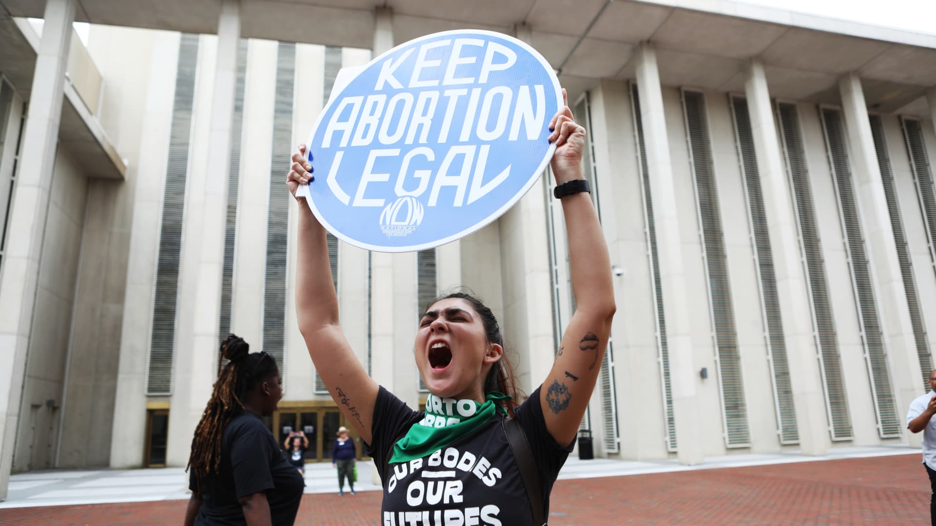Abortion bans generate away up to fifty percent of young talent, new CNBC/Era Lab youth survey finds