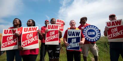 Mercedes-Benz workers in Alabama vote against UAW union membership