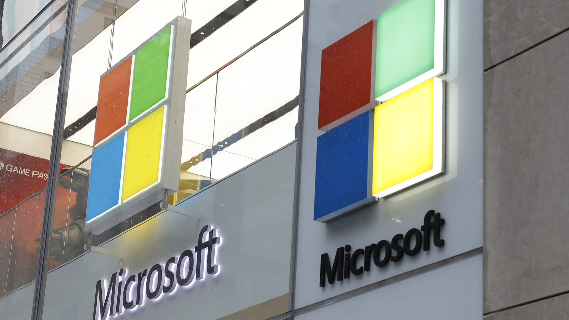 Microsoft's bullish PC outlook makes us want to buy more of this electronics retailer
