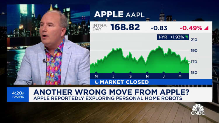 Apple would be a 'horror show' if it 'actually spent money on robots', says Wedbush's Dan Ives
