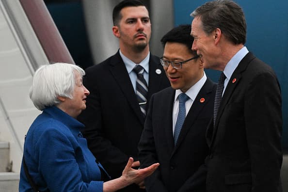 Yellen memulai pertemuannya di Tiongkok dengan kekhawatiran mengenai kelebihan kapasitas, dan mendorong reformasi yang berorientasi pasar
