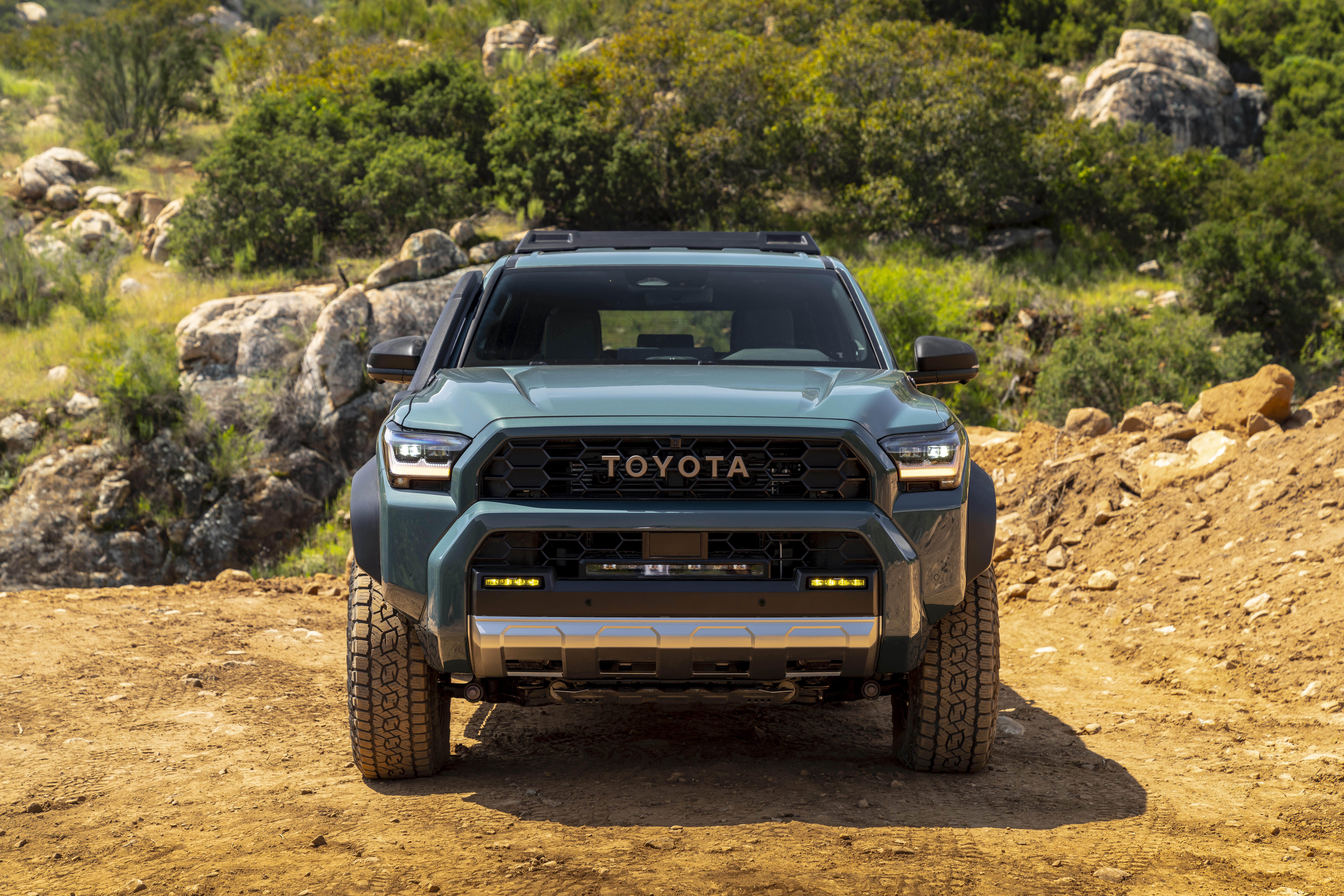 The new off-road SUV will have a hybrid drive