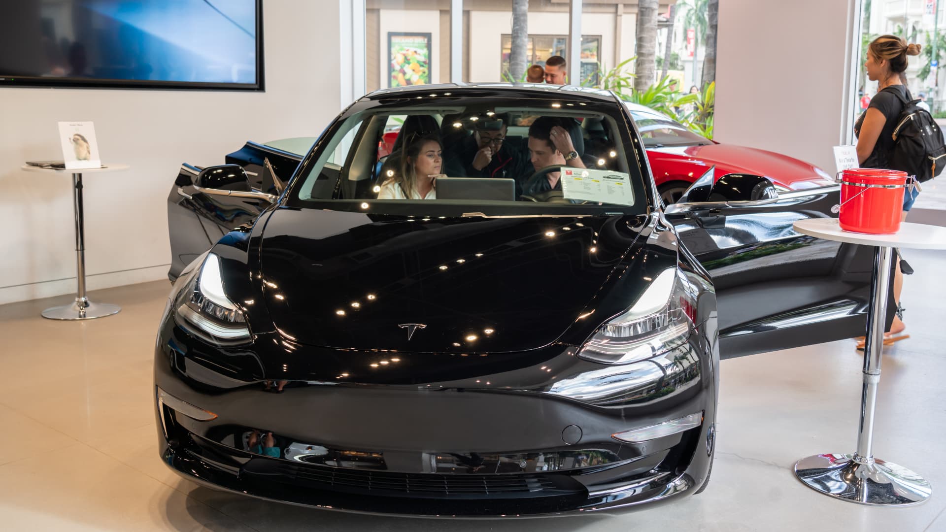 Why Hawaii is becoming a leader in electric vehicle adoption in the United States