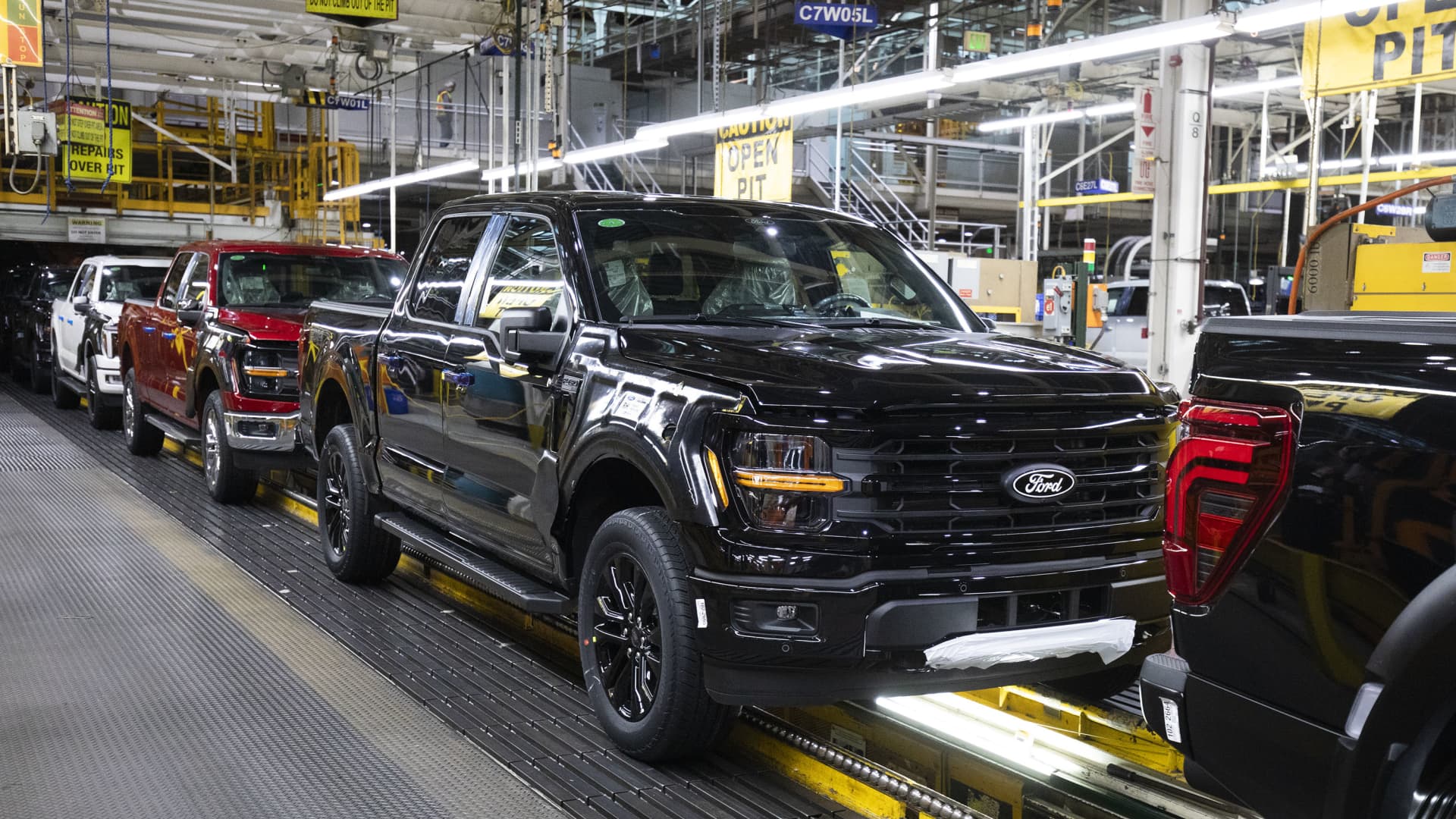 Ford Q1 earnings bea ..