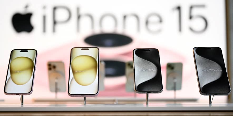 Apple iPhone sales drop 19% in China as demand for Huawei smartphones soars, research says