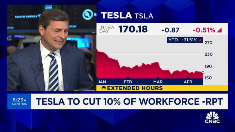 Tesla jatuh setelah perusahaan mengatakan lebih dari 10% tenaga kerjanya akan diberhentikan
