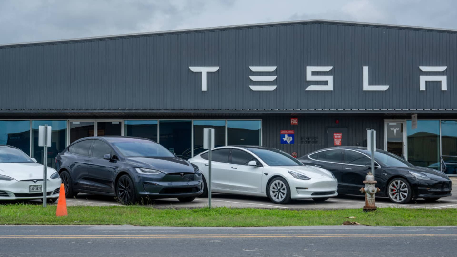 Tesla cuts U.S. costs of Models Y, X, S by ,000