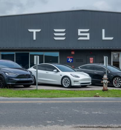 When Tesla shares fall — these 6 stocks tend to rise, according to recent history