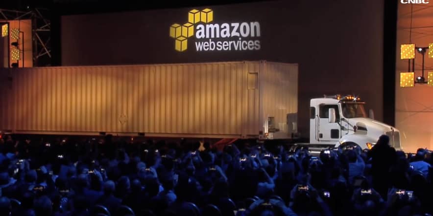 Amazon cloud unit kills Snowmobile data transfer truck eight years after driving 18-wheeler onstage