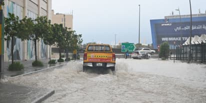 Heavy rains cause rare flooding in Dubai