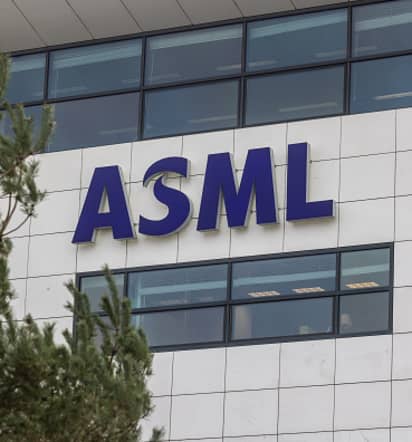 Shares of critical chip firm ASML drop 5% as sales miss expectations with 22% fall