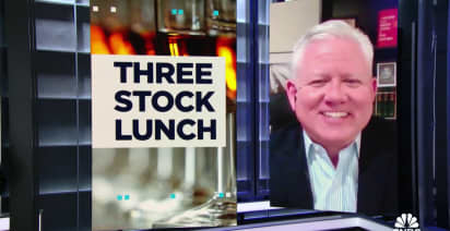 Three-Stock Lunch: Travelers, J.B. Hunt & United Airlines