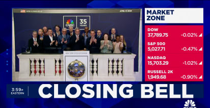 CNBC rings NYSE closing bell to celebrate 35th anniversary