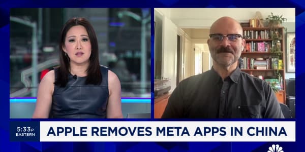 Apple, Meta caught in proxy war between U.S. and China, NY Times' Mike Isaac suggests