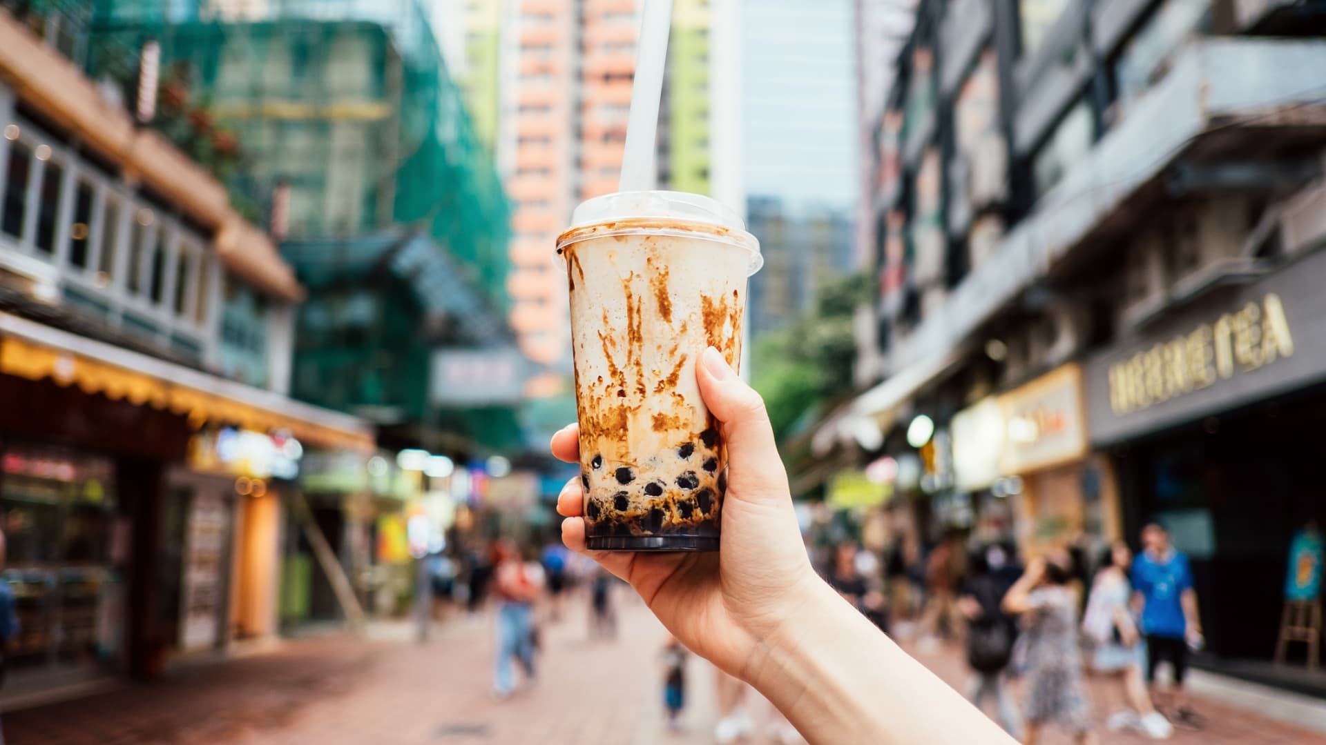 Shares of Chinese bubble tea company Chabaidao plunge practically 40% in Hong Kong debut