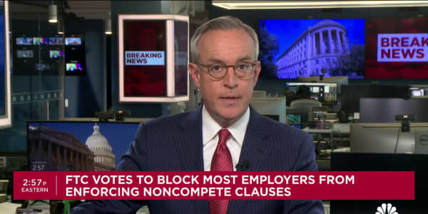 FTC votes to block most employers from enforcing noncompete clauses