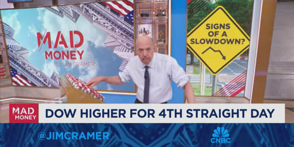 Anything that makes the Fed look stupid hurts its ability to maintain price stability: Jim Cramer