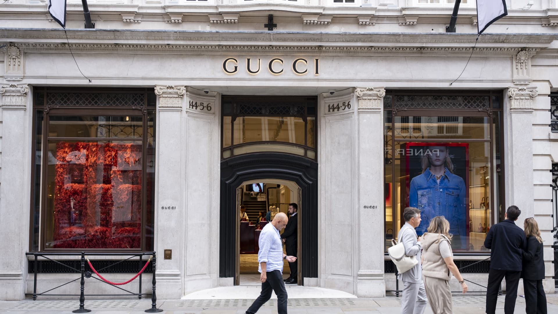 Kering shares sink 9ter profit warning on declining Gucci sales