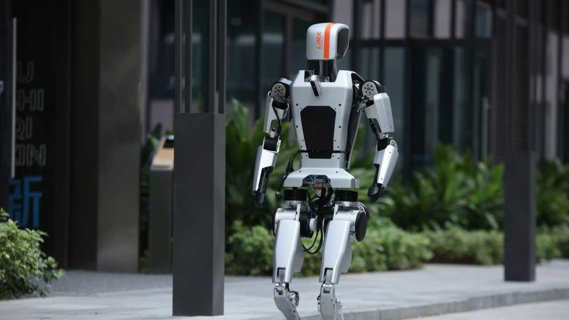 A mesterséges intelligencia, mint a generatív ChatGPT, hogyan gyorsítja fel a humanoid robotokat