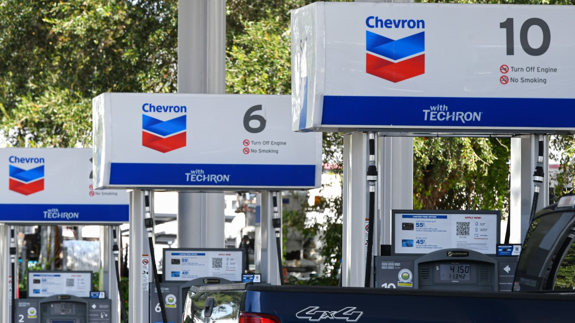 Chevron beats earnings estimates but financial gain falls on reduce refining margins and normal gas costs
