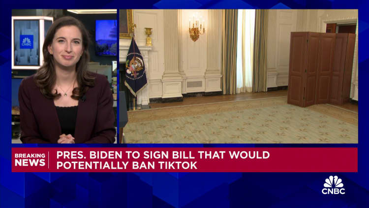 El presidente Biden firmará un proyecto de ley que potencialmente prohibiría TikTok