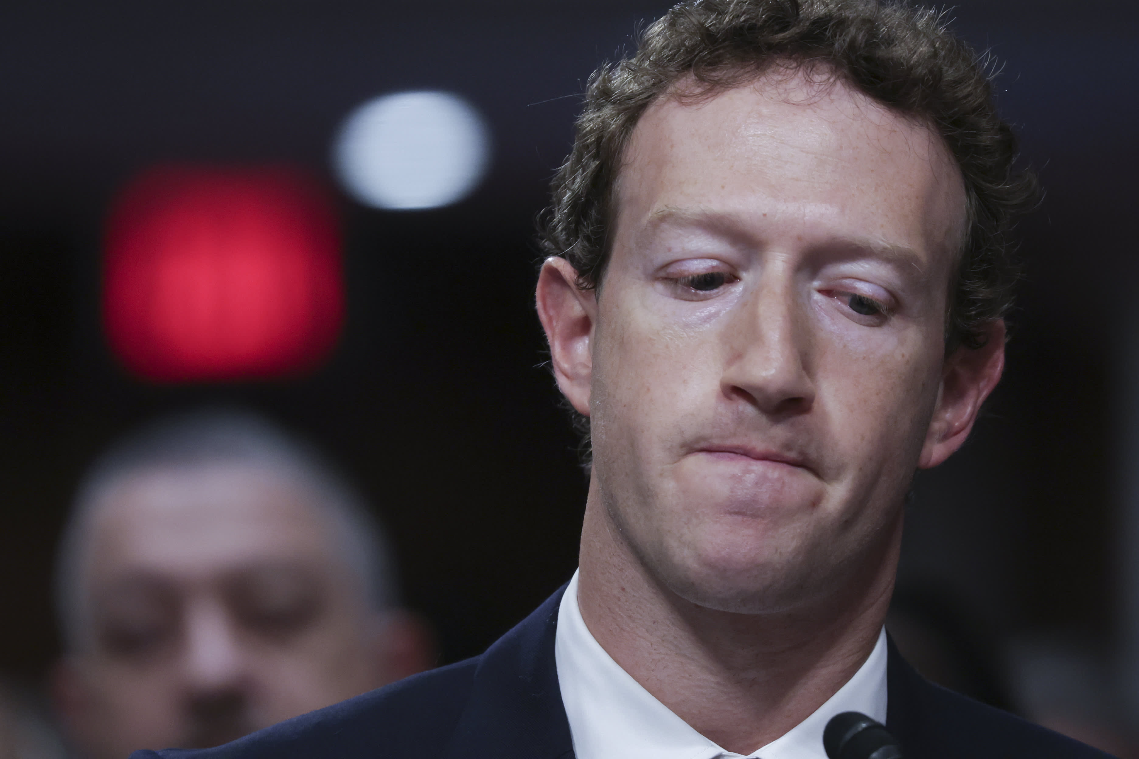 Meta verliest waardering van $200 miljard, Zuckerberg richt zich op AI, metaverse