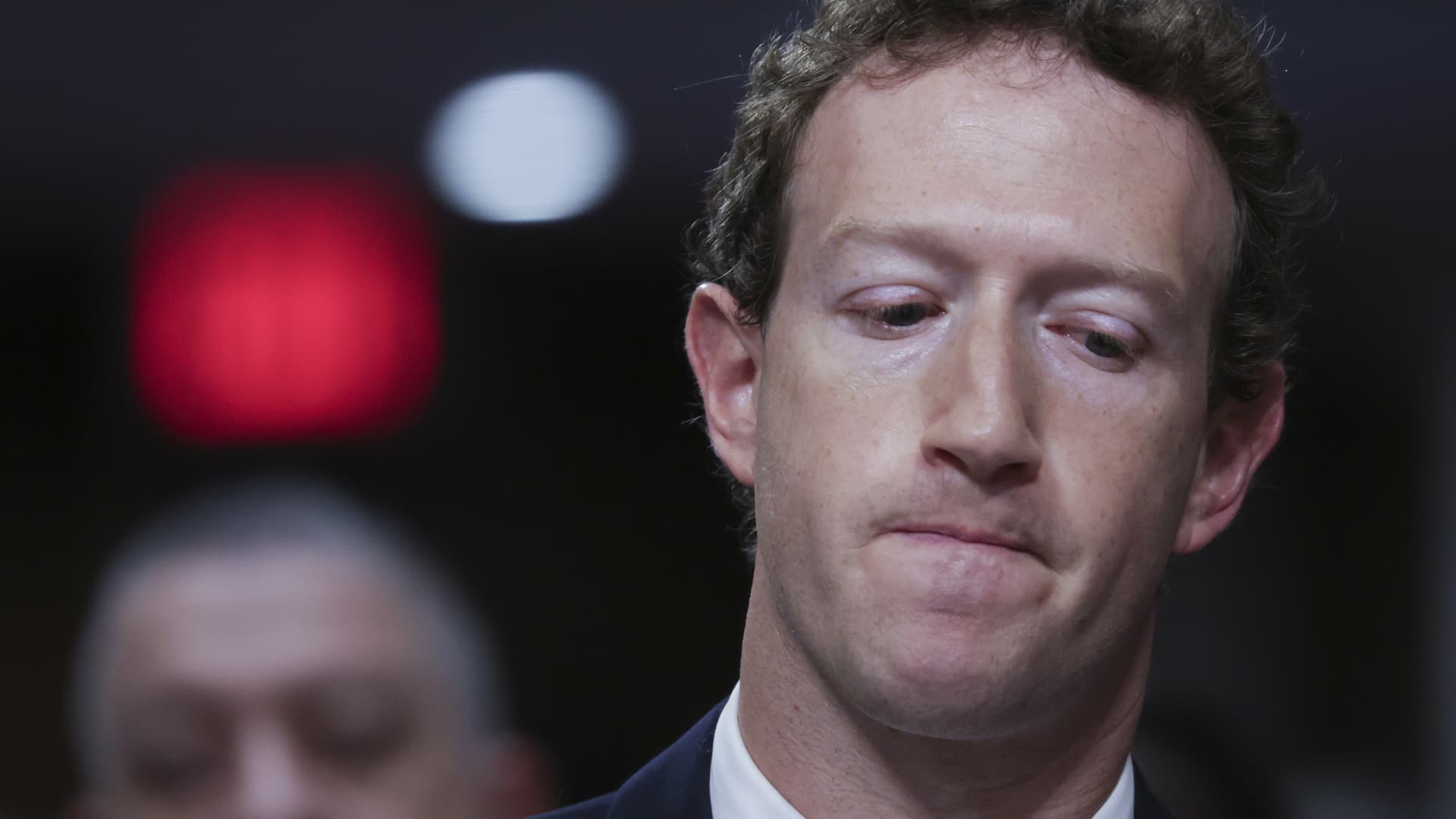 Meta loses $200 billion in value, Zuckerberg focuses on AI, metaverse