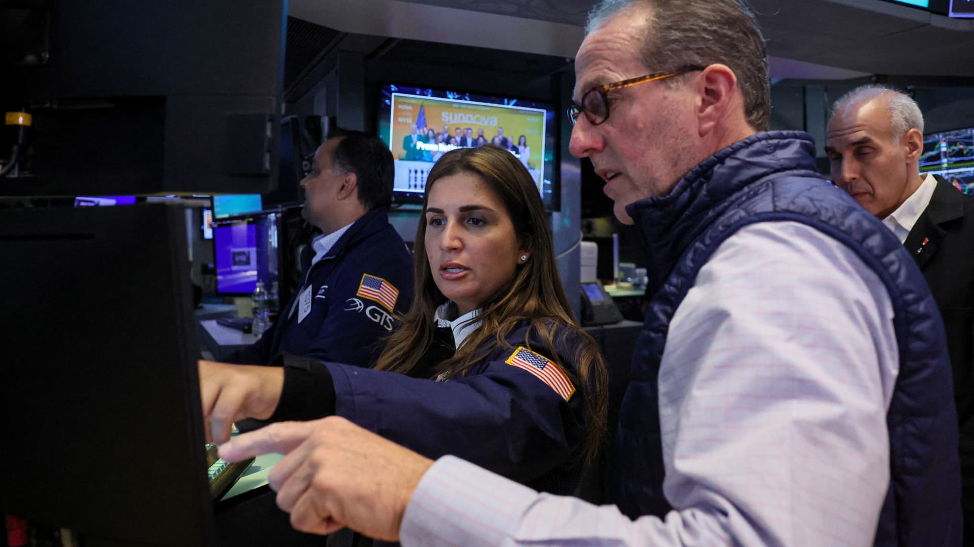 Dow closes slightly higher and posts longest winning streak since December: Live updates