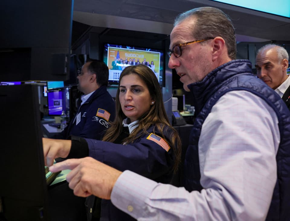 Dow rises for a fifth straight day as Treasury yields tick lower