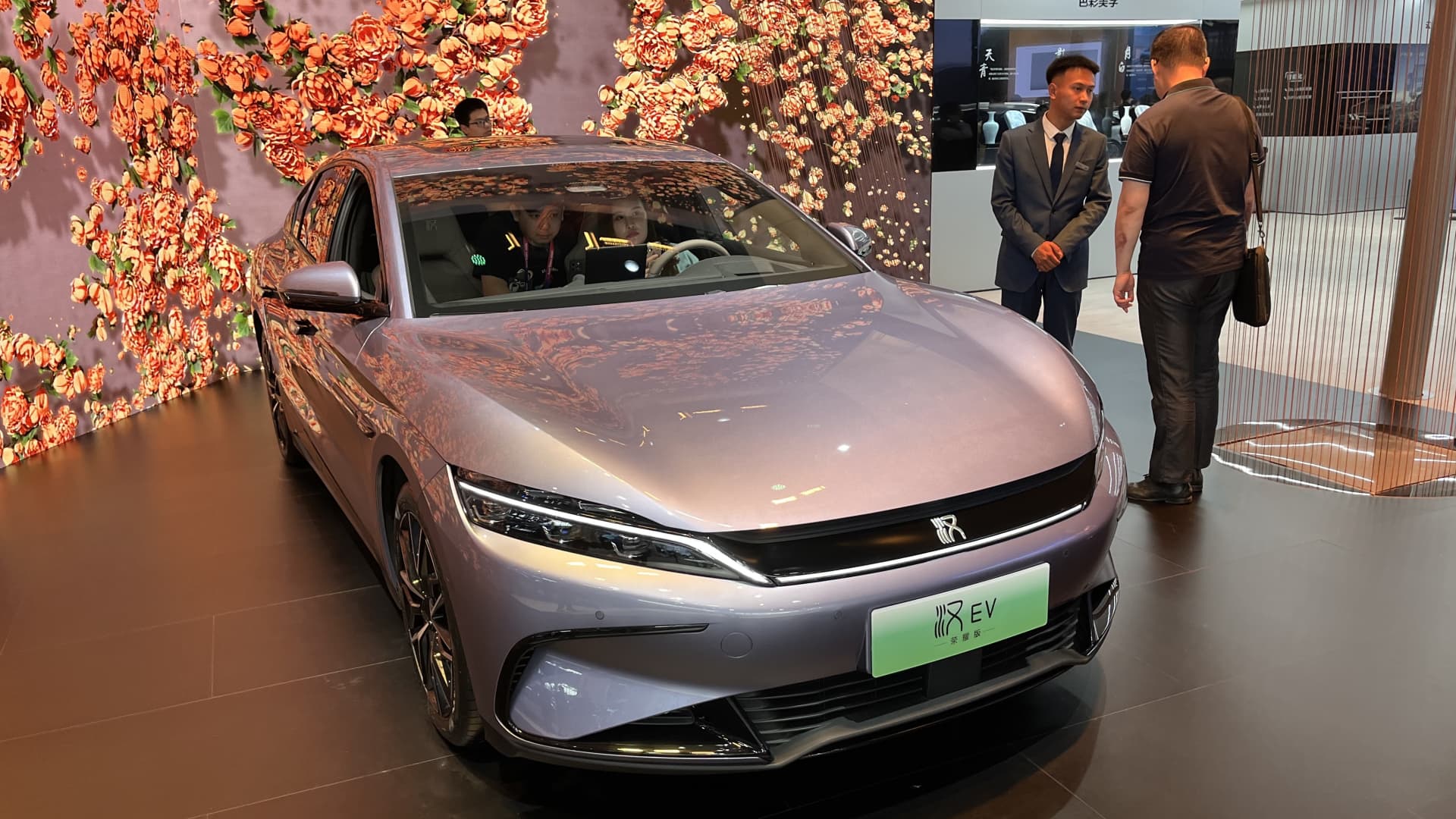 A kínai autógyártók lemaradnak az elektromos járművek fellendüléséből, ha nem alkalmazkodnak gyorsan