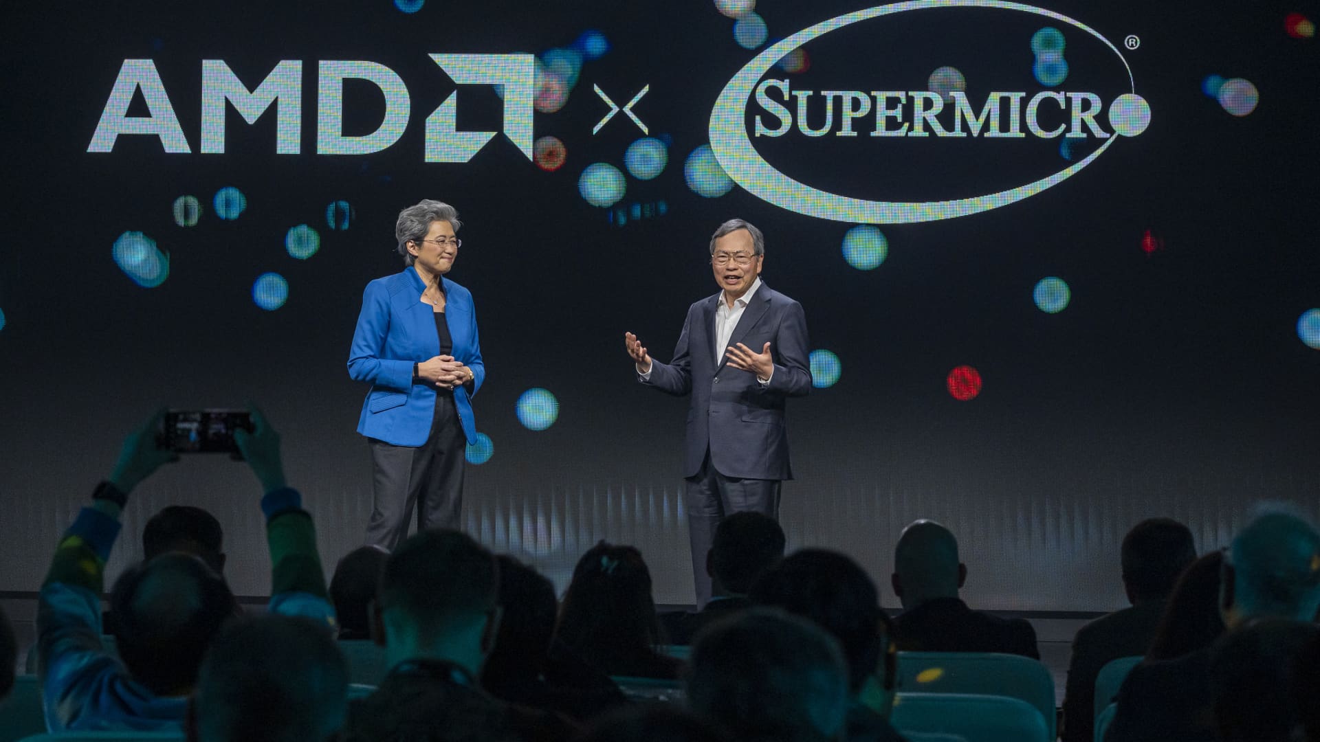 Super Micro pushes up full-year revenue forecast as it points to strong AI demand | MuaneToraya