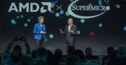 Super Micro pushes up full-year revenue forecast on strong AI demand