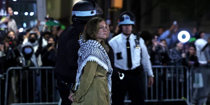 Israel backers attack pro-Palestinian camp at UCLA, as NYC police arrest 300