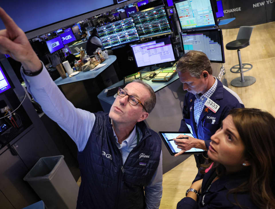 Dow climbs more than 170 points to post 4th straight winning day, propelled by rate cut hopes