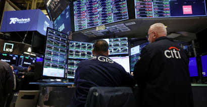 The market tries to extend winning streak. What is working for and against stocks