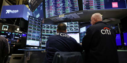 The market tries to extend winning streak. What is working for and against stocks