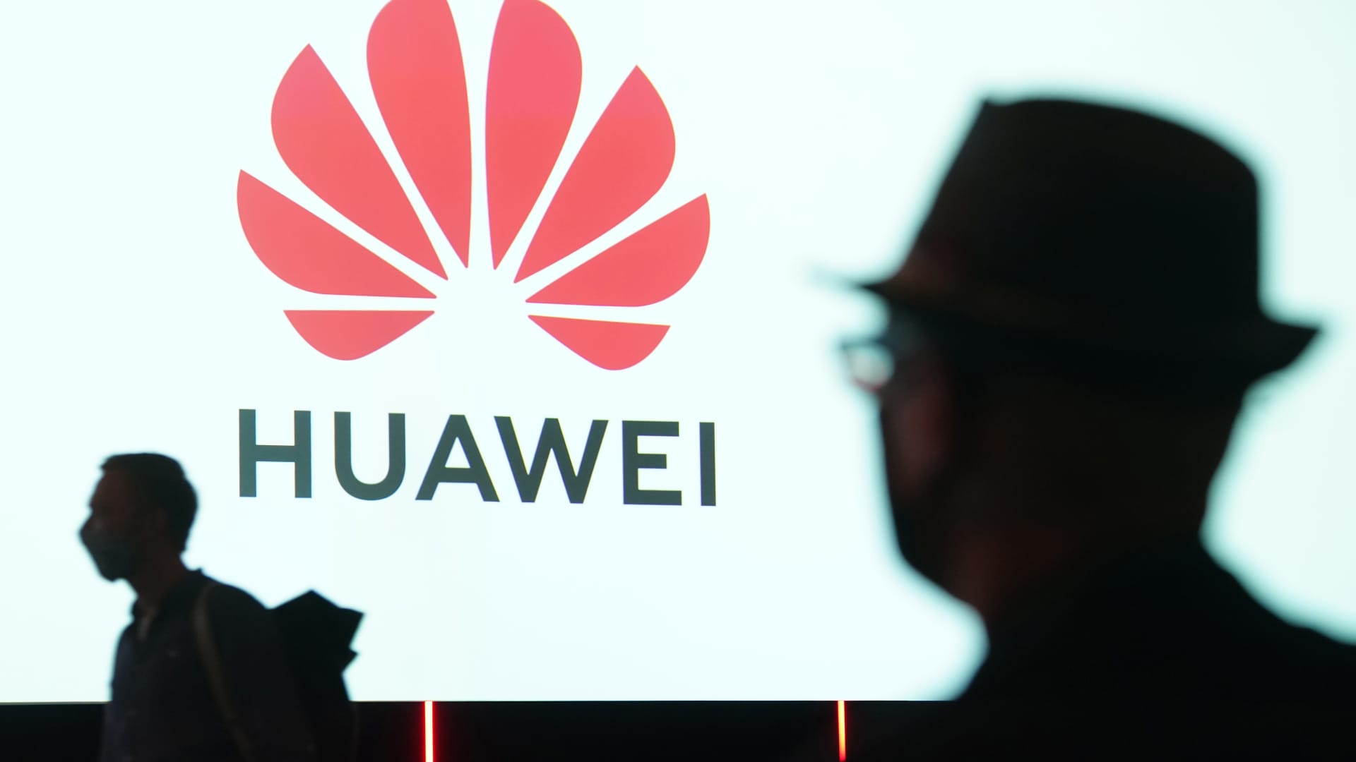 U.S. revokes some export licenses to sell chips to Huawei in a bid to curb China’s tech power