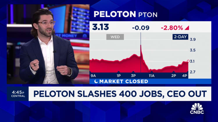 Peloton is losing money because it keeps reinvesting in growth, says BMO's Simeon Siegel